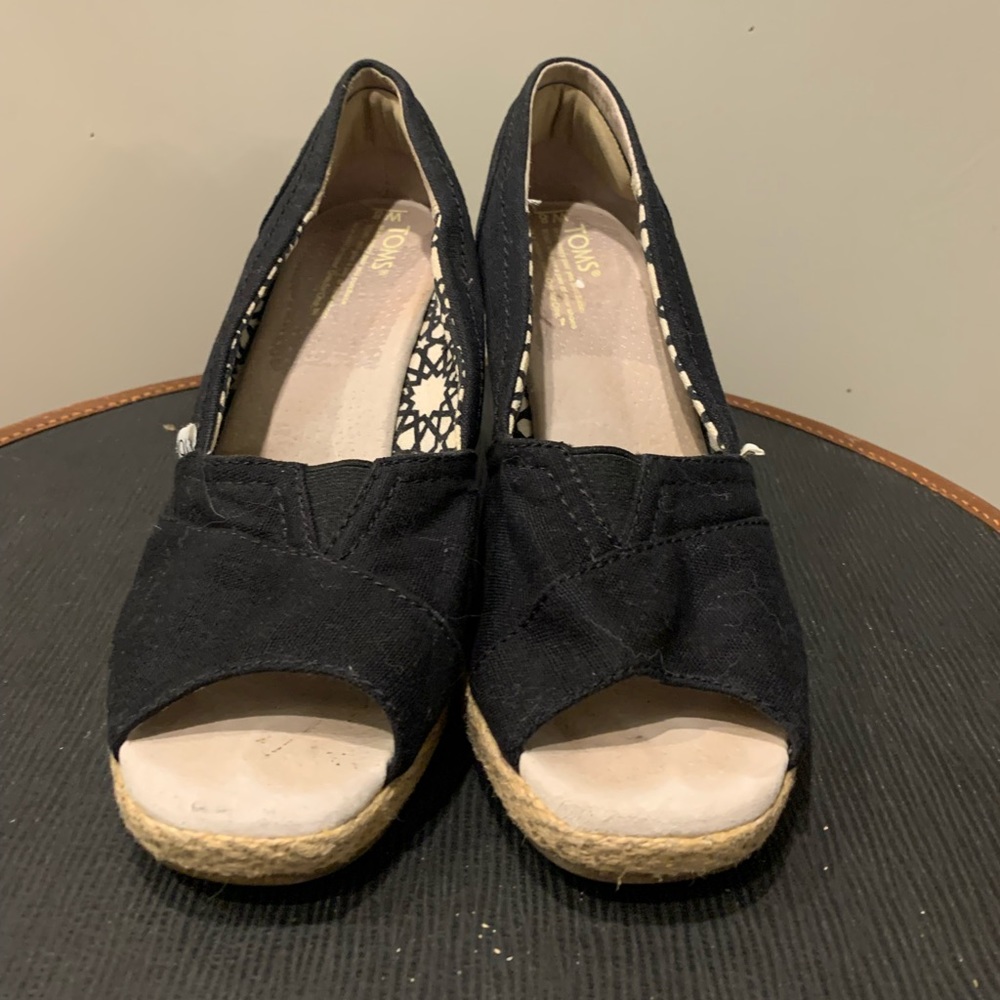 Good Used Condition Toms Canvas Wedge 8
